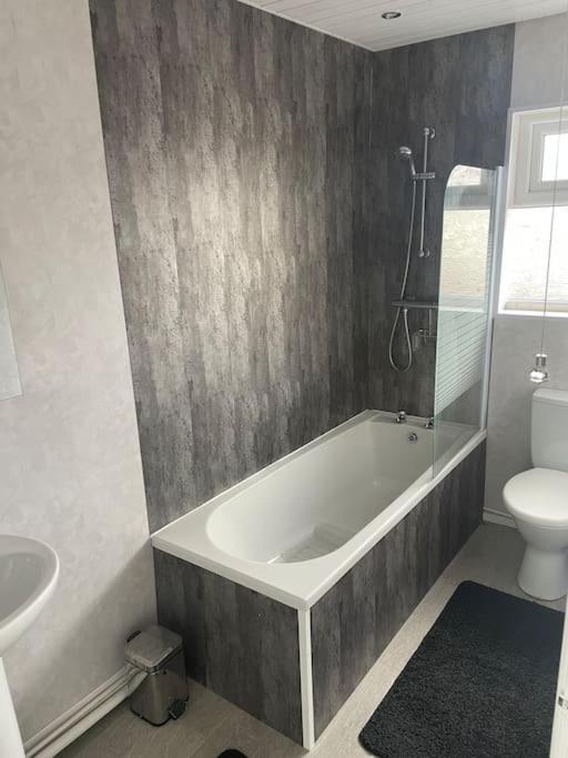 Fantastic Full 3 Bedroom Modern Apartment Belfast Buitenkant foto